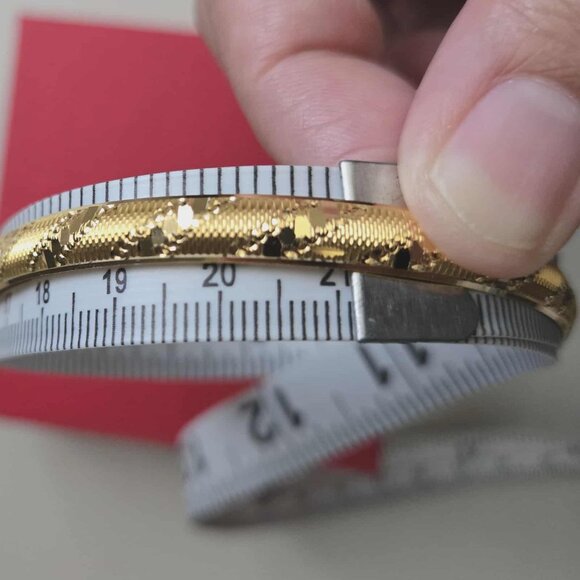 21k Gold Bangle (part 2 additional pics) - Picture 7 of 15